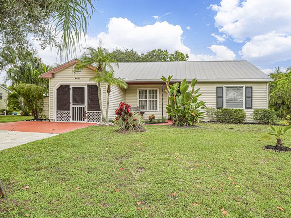 2050 SE West Dunbrooke Circle, Port Saint Lucie, FL 34952