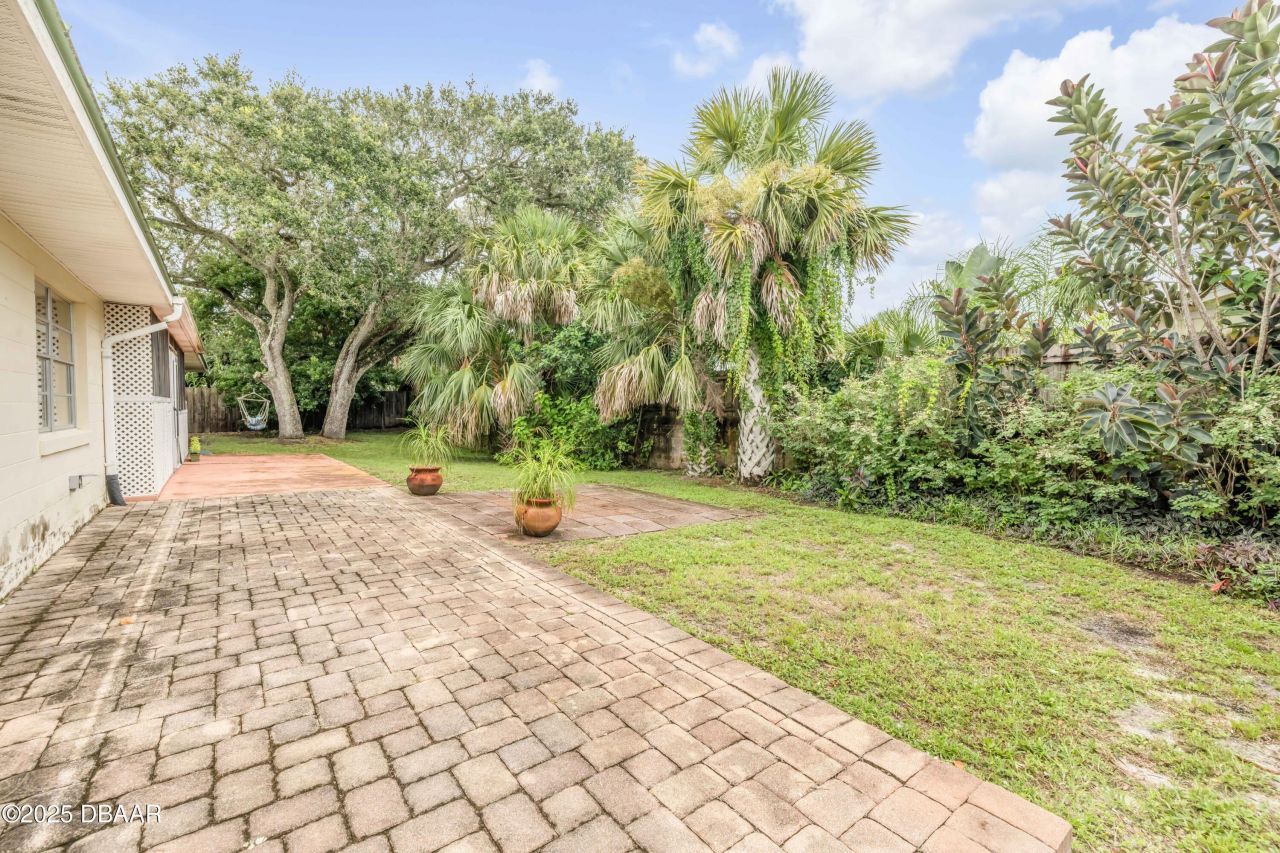 319 Columbus Avenue, New Smyrna Beach, FL 32169 Photo