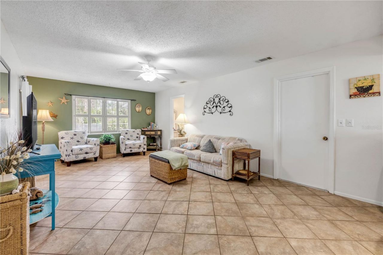 319 Columbus Avenue, New Smyrna Beach, FL 32169 Photo