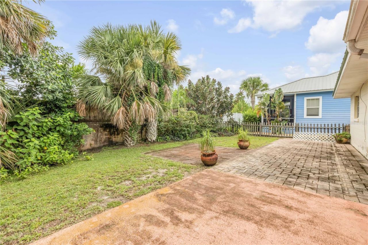 319 Columbus Avenue, New Smyrna Beach, FL 32169 Photo