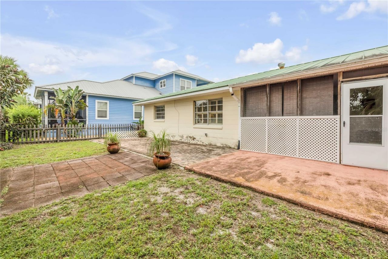 319 Columbus Avenue, New Smyrna Beach, FL 32169 Photo