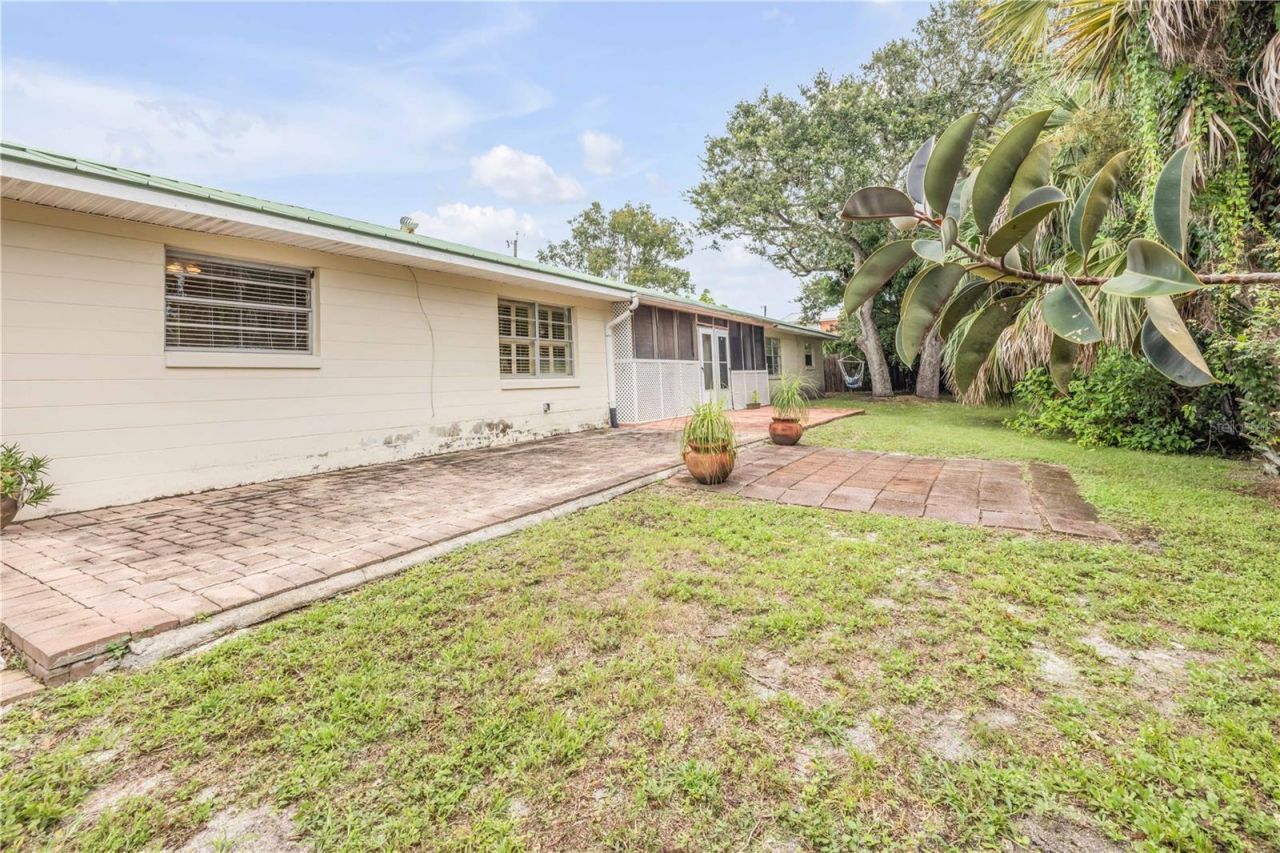 319 Columbus Avenue, New Smyrna Beach, FL 32169 Photo