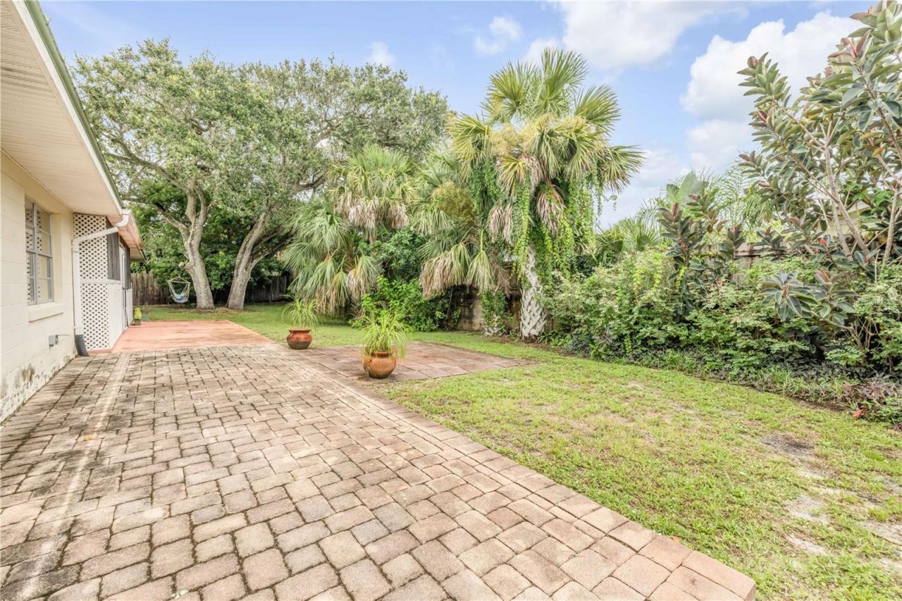 319 Columbus Avenue, New Smyrna Beach, FL 32169 Photo