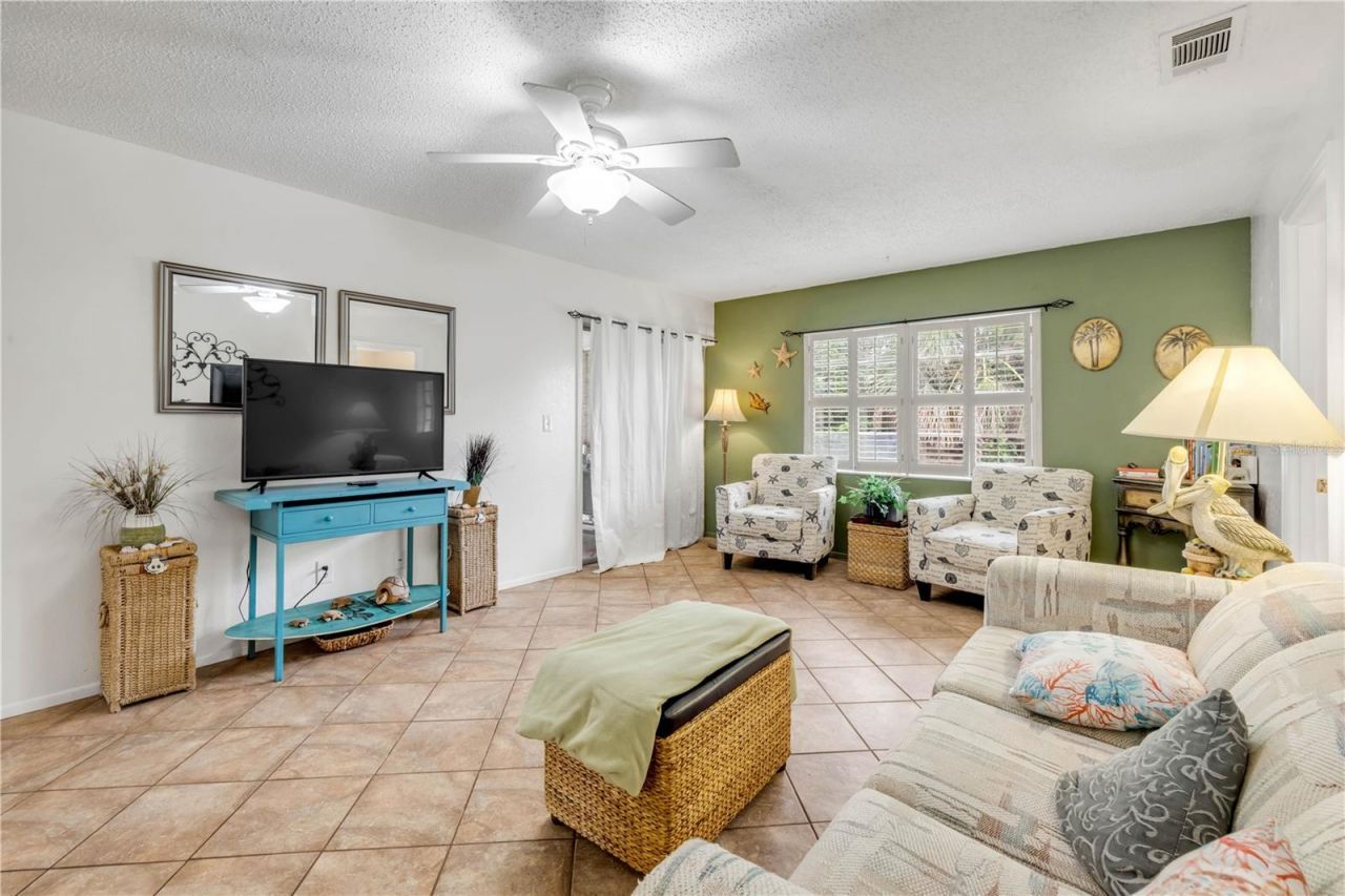 319 Columbus Avenue, New Smyrna Beach, FL 32169 Photo