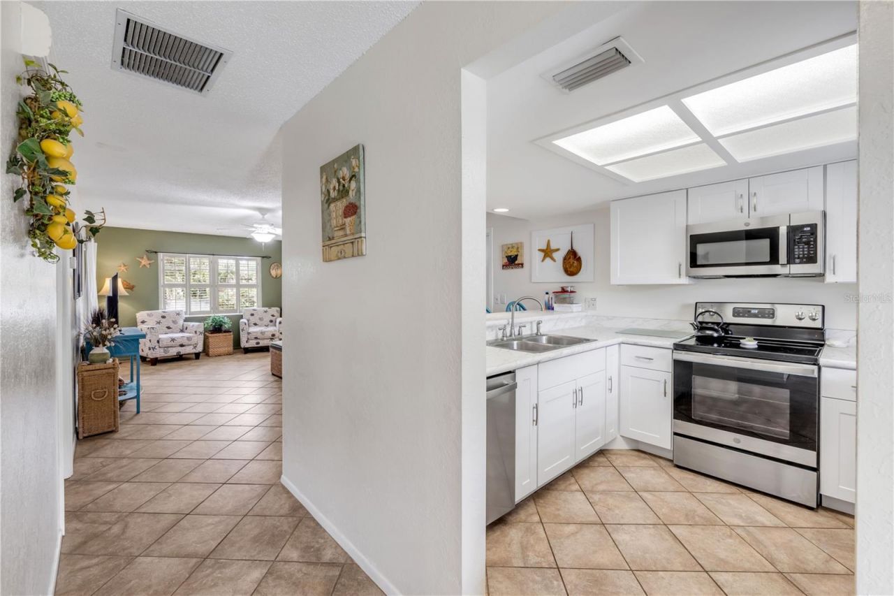 319 Columbus Avenue, New Smyrna Beach, FL 32169 Photo