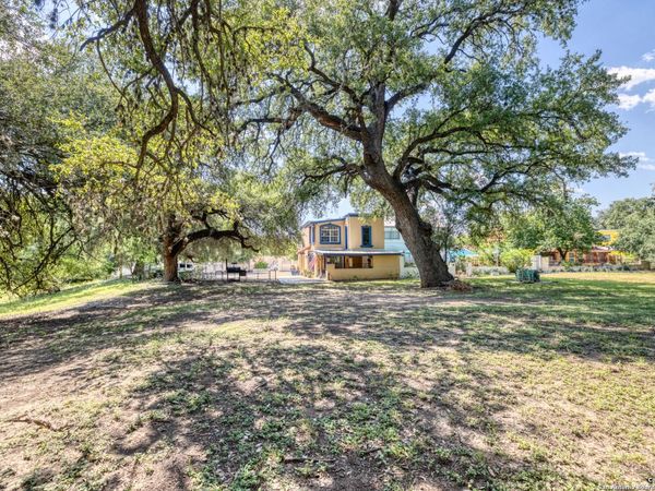 155 Avenida Juarez, Brackettville, TX 78832