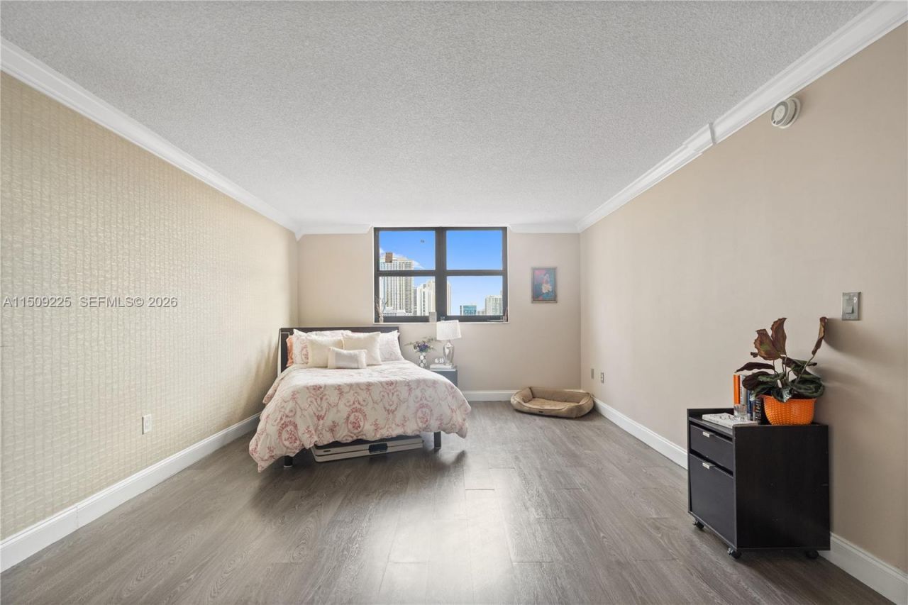 210 174th St, Unit 805, Sunny Isles Beach, FL 33160 Photo