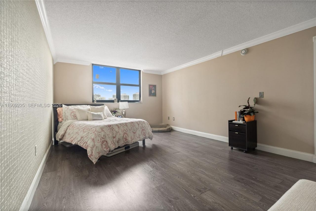 210 174th St, Unit 805, Sunny Isles Beach, FL 33160 Photo