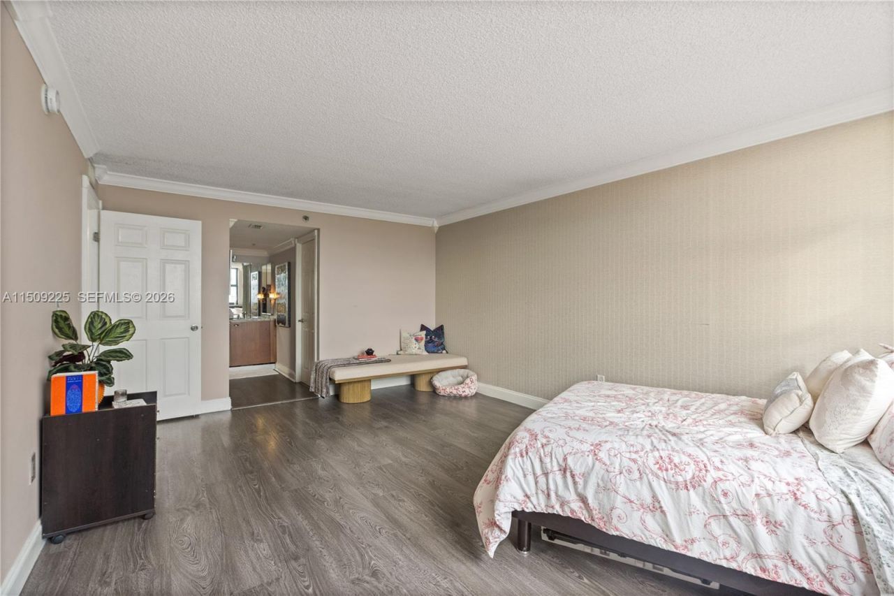 210 174th St, Unit 805, Sunny Isles Beach, FL 33160 Photo