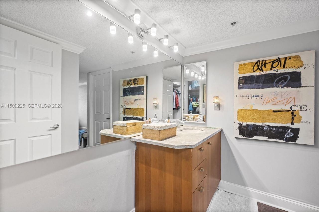 210 174th St, Unit 805, Sunny Isles Beach, FL 33160 Photo