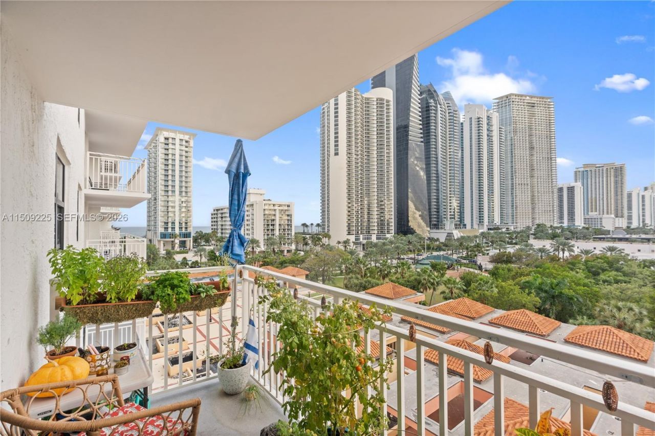 210 174th St, Unit 805, Sunny Isles Beach, FL 33160 Photo