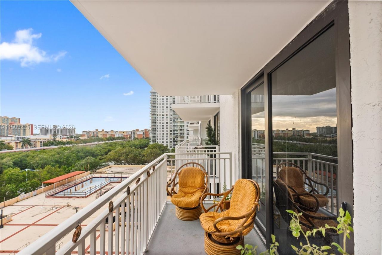 210 174th St, Unit 805, Sunny Isles Beach, FL 33160 Photo