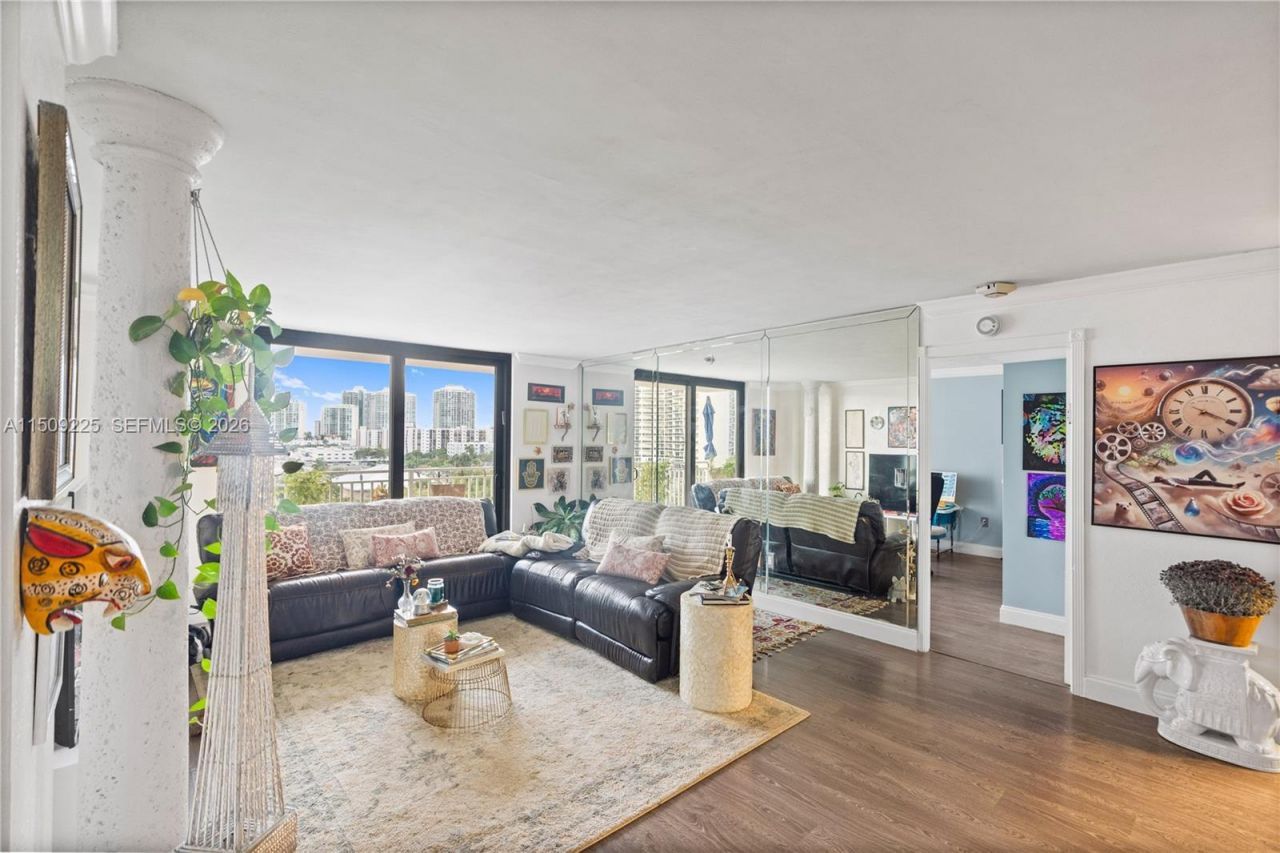 210 174th St, Unit 805, Sunny Isles Beach, FL 33160 Photo