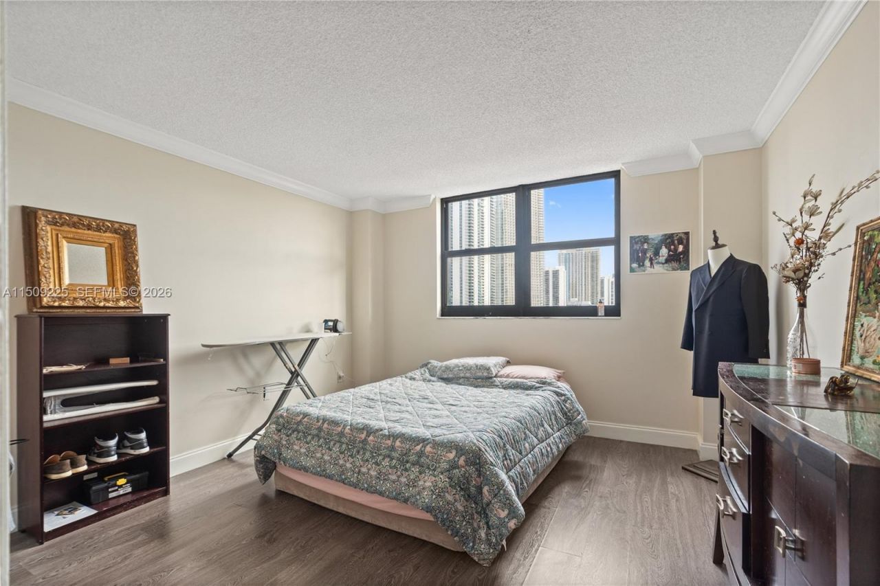 210 174th St, Unit 805, Sunny Isles Beach, FL 33160 Photo