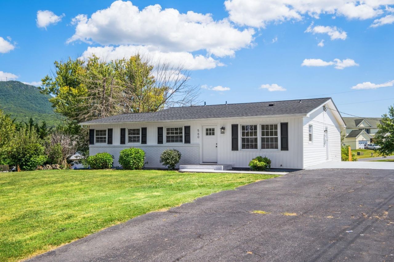 560 Massanutten View Dr, Penn Laird, VA 22846 Main Photo