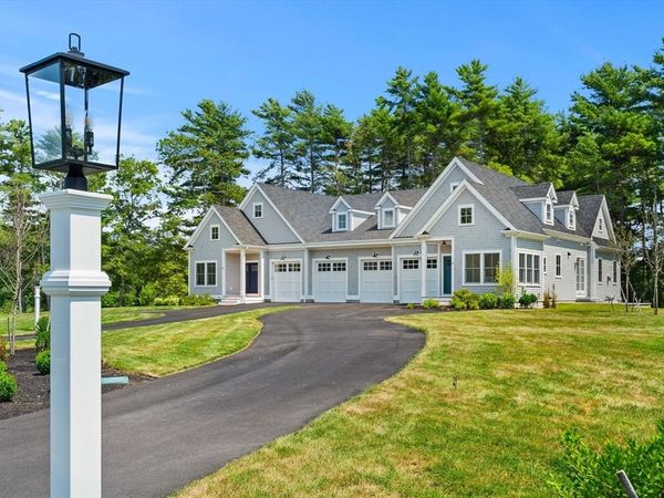 2 Golf Cottage Way, Mattapoisett, MA 02739