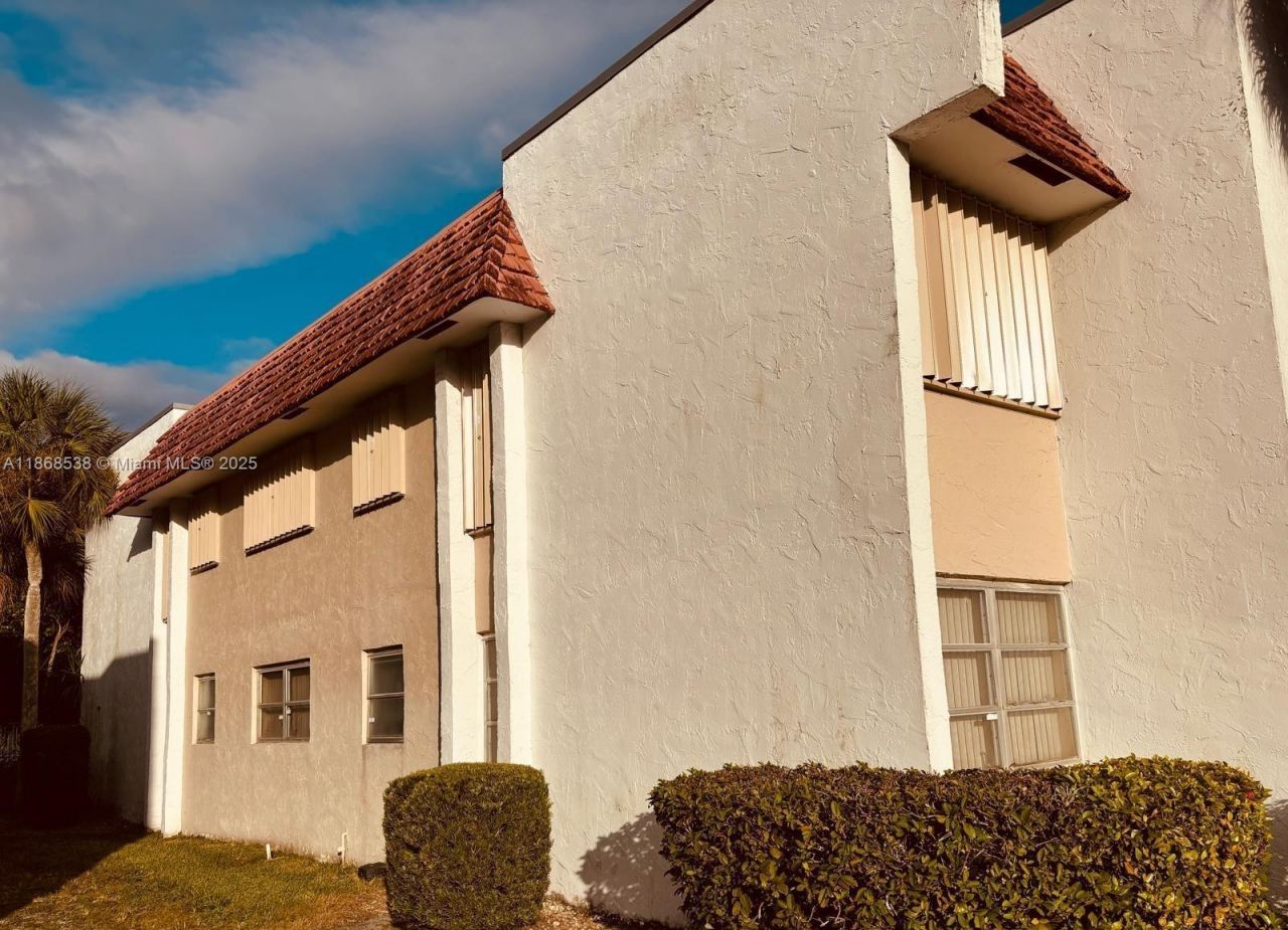 3501 Inverrary Dr, Unit 201, Lauderhill, FL 33319 Photo