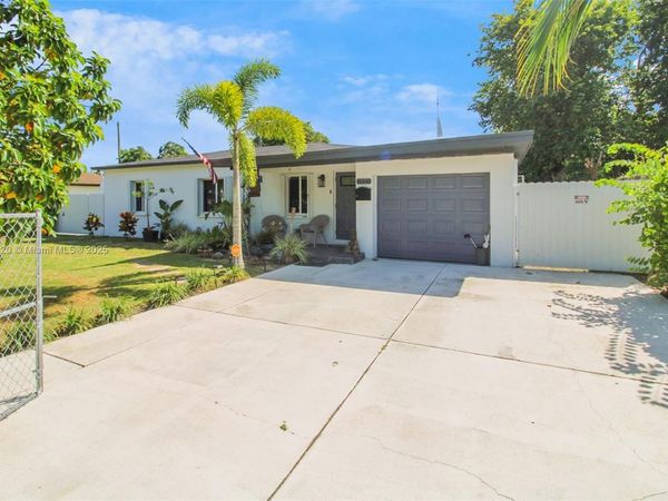 14440 Monroe St, Miami, FL 33176