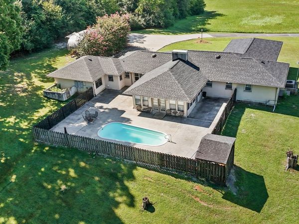 811 Old Hwy 68, Sweetwater, TN 37874