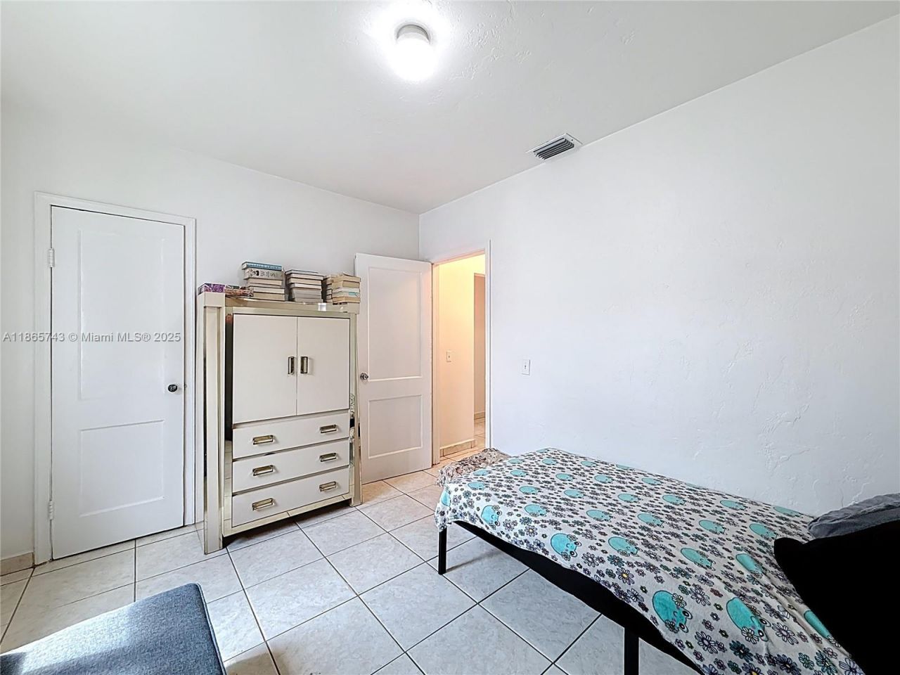 675 W 30th St, Hialeah, FL 33012 Photo