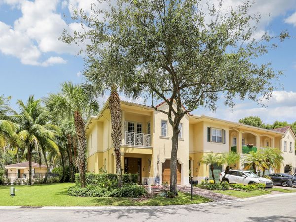 102 Via Emilia, Royal Palm Beach, FL 33411