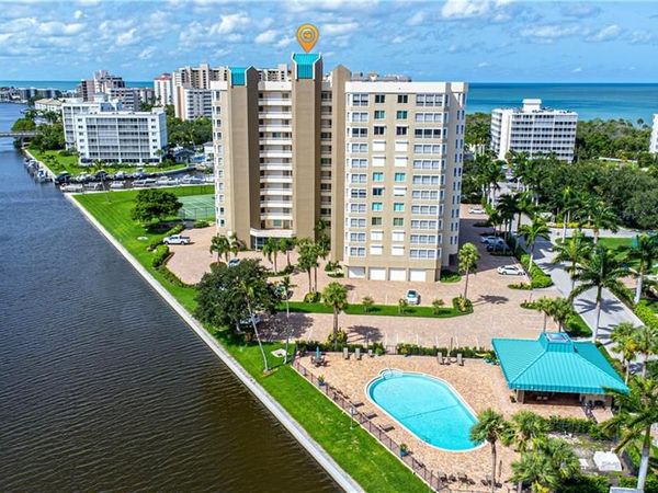 25 Bluebill AVE, Unit 403, NAPLES, FL 34108