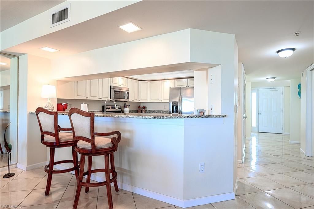 25 Bluebill Ave, Unit 403, Naples, FL 34108 Photo