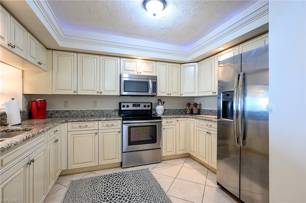 25 Bluebill Ave, Unit 403, Naples, FL 34108 Photo