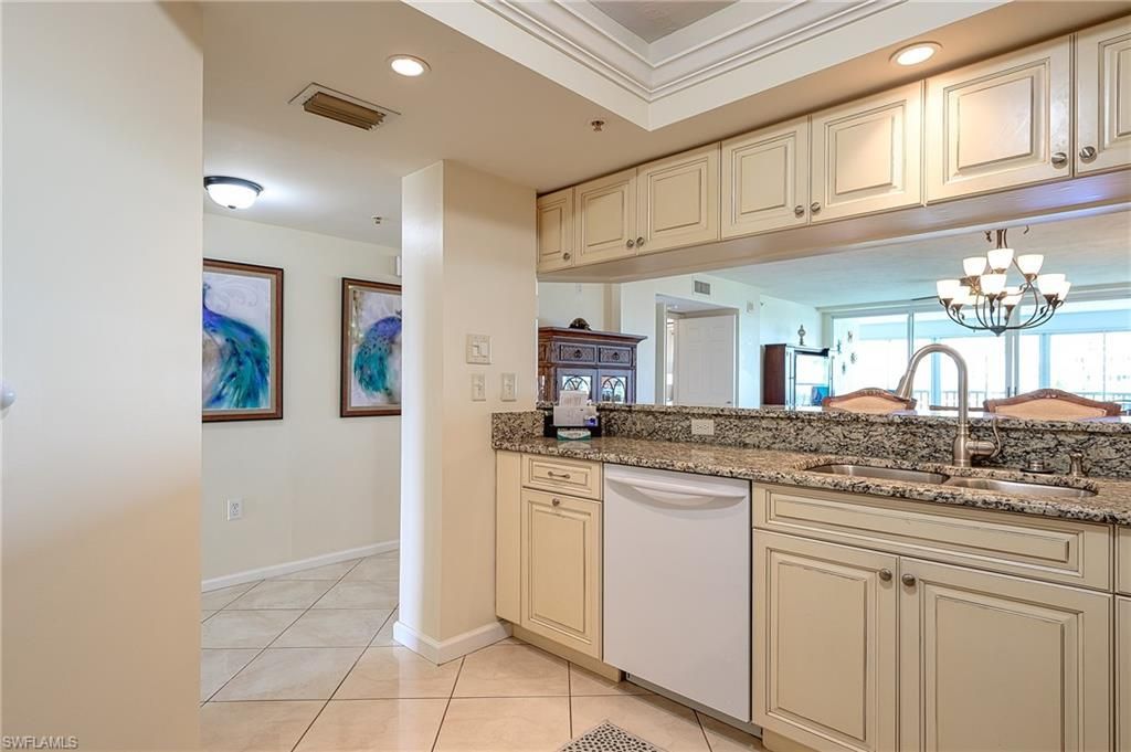 25 Bluebill Ave, Unit 403, Naples, FL 34108 Photo