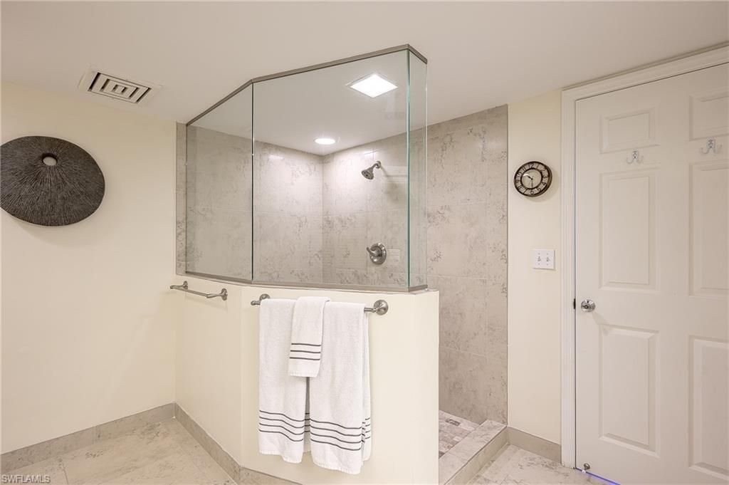 25 Bluebill Ave, Unit 403, Naples, FL 34108 Photo