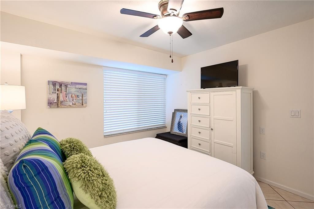 25 Bluebill Ave, Unit 403, Naples, FL 34108 Photo