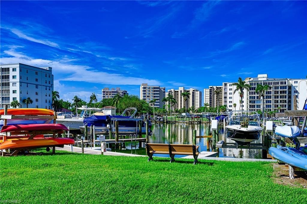 25 Bluebill Ave, Unit 403, Naples, FL 34108 Photo