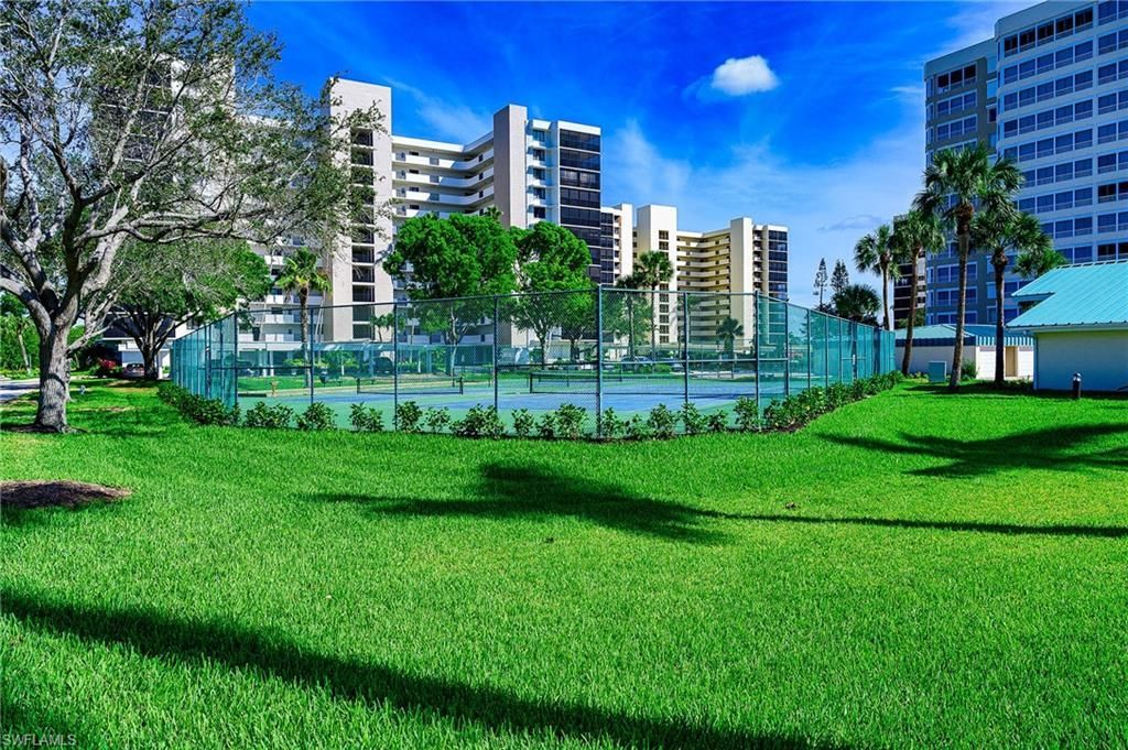 25 Bluebill Ave, Unit 403, Naples, FL 34108 Photo