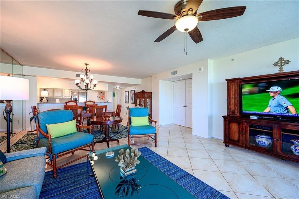 25 Bluebill Ave, Unit 403, Naples, FL 34108 Photo