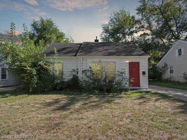 12761 Saratoga Street, Oak Park, MI 48237