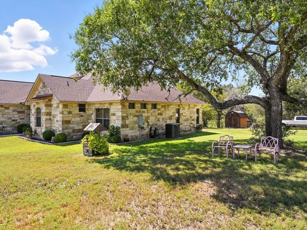 121 Carrizo Ridge, Floresville, TX 78114