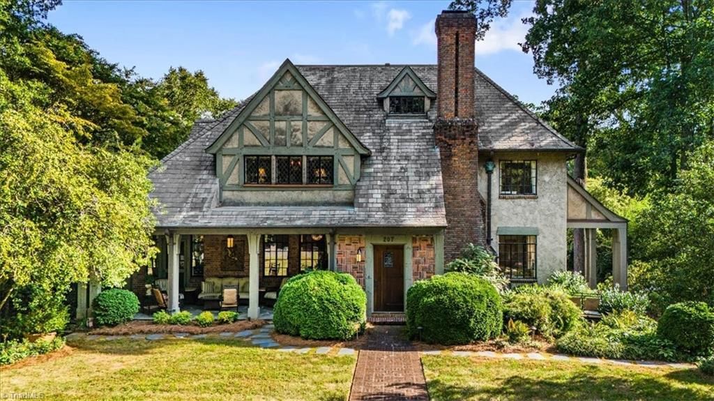 207 Hillcrest Drive, High Point, NC 27262 Main Photo