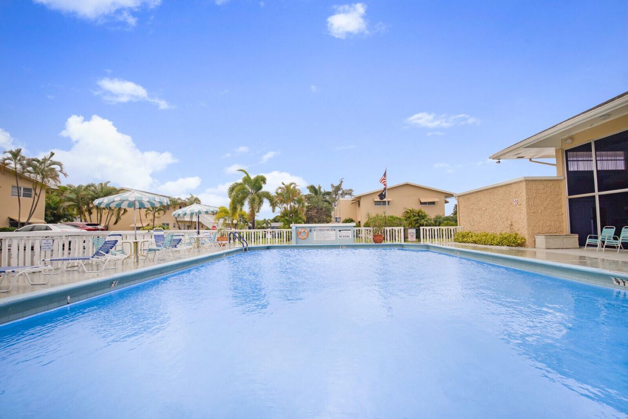 2132 NE 1st Way, Unit 201, Boynton Beach, FL 33435 Photo