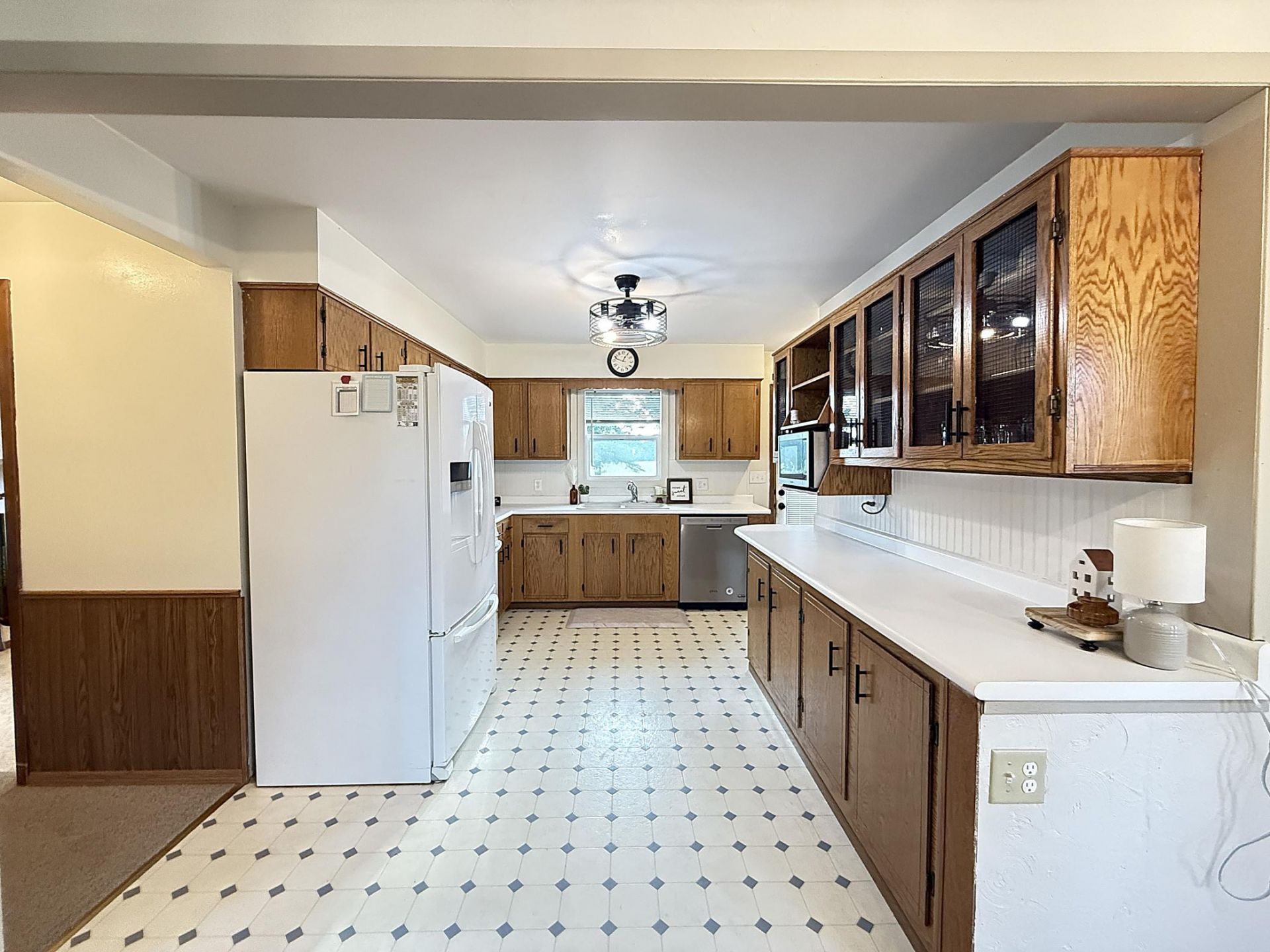 421 9th Avenue, Madison, MN 56256