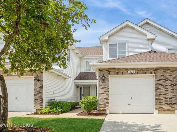 226 Sierra Pass Drive, Schaumburg, IL 60194