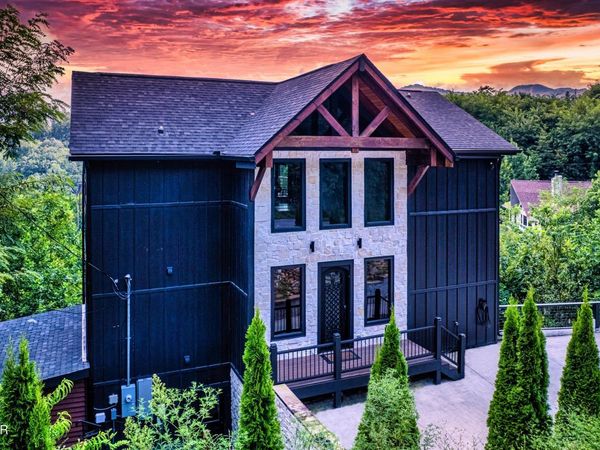 887 Sourwood Drive, Gatlinburg, TN 37738