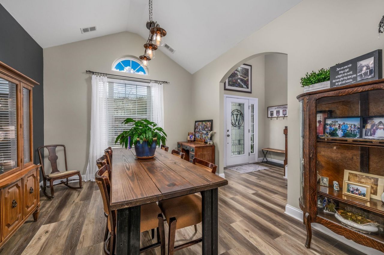 833 Tilly Lake Rd. Photo 12