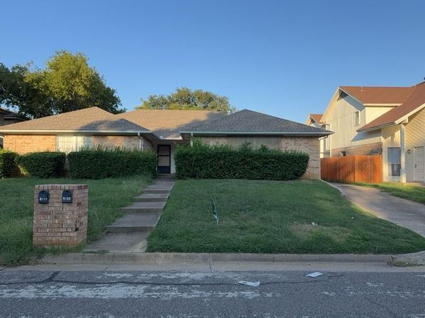 4011 Ridgebrook Drive, Arlington, TX 76015