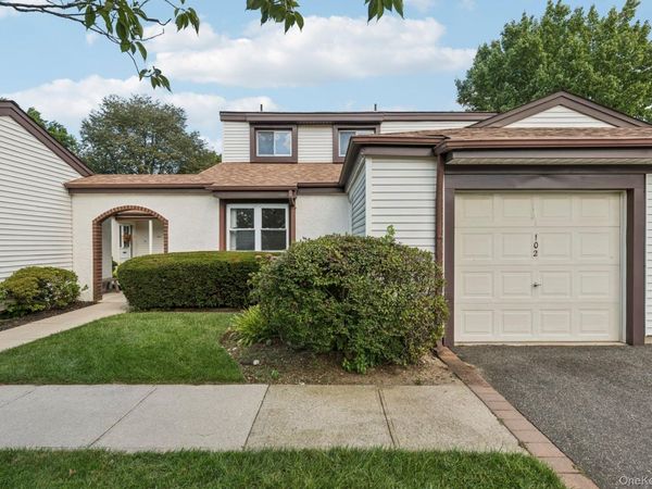 102 Gotham Way, Saint James, NY 11780
