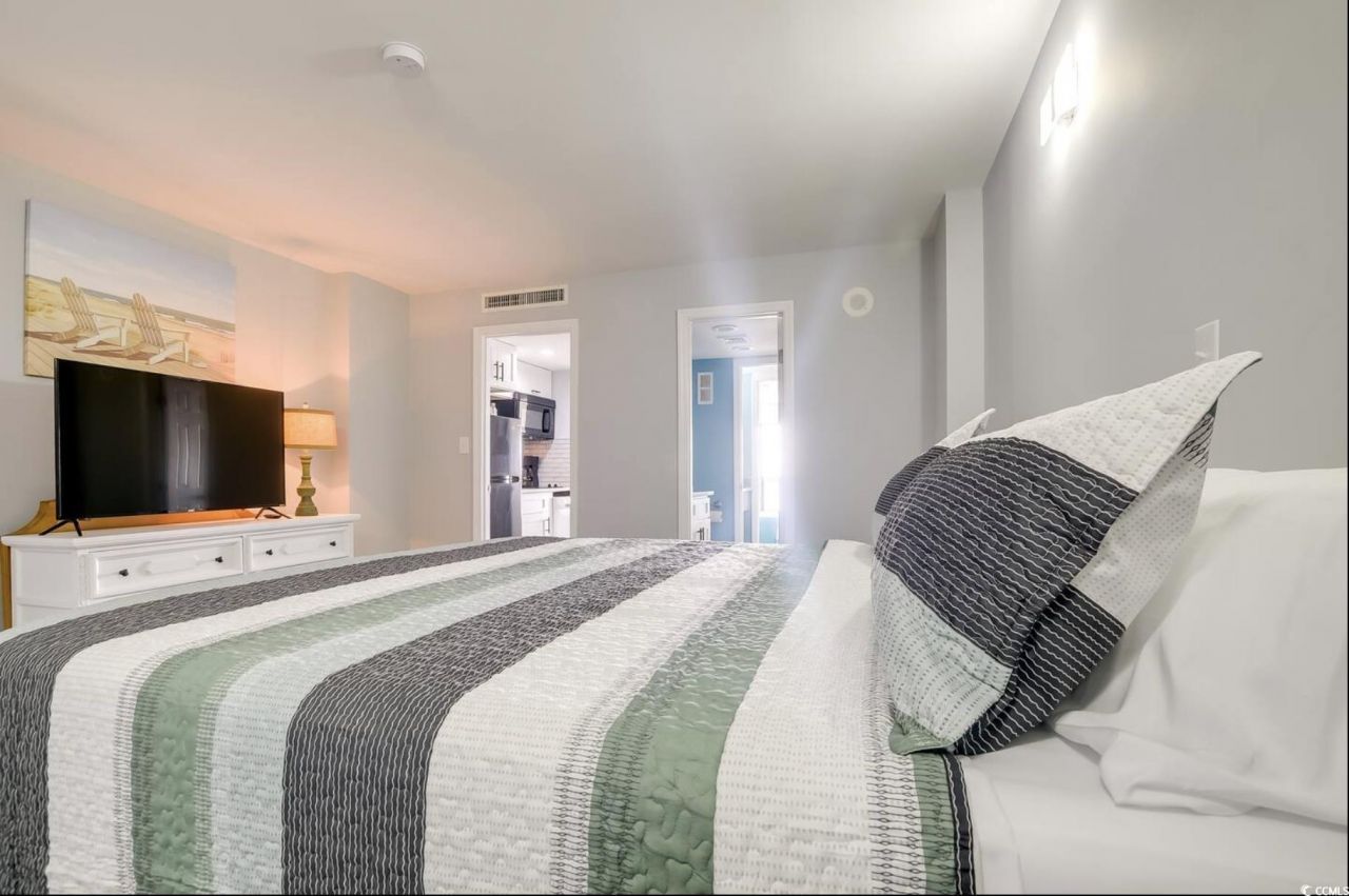 210 75th Ave. N Photo 4