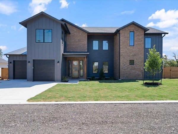 8609 Nina LN, Jonestown, TX 78645
