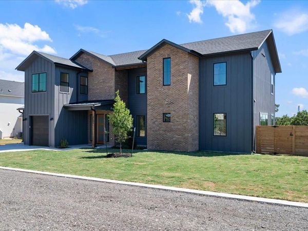 8609 Nina LN, Jonestown, TX 78645