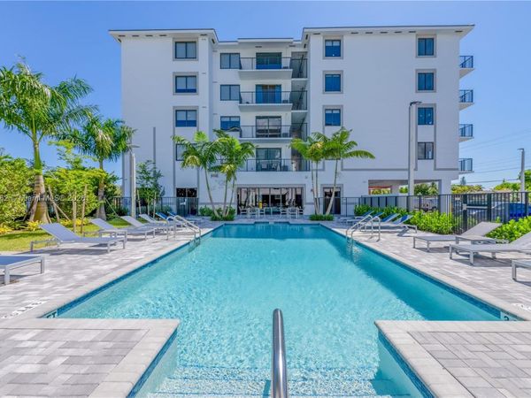 1080 NE 215th St, Unit 01-403, Unincorporated Dade County, FL 33179