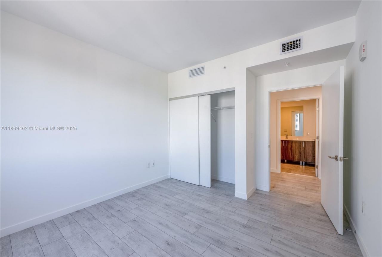 1080 NE 215th St, Unit 01-403, Unincorporated Dade County, FL 33179 Photo