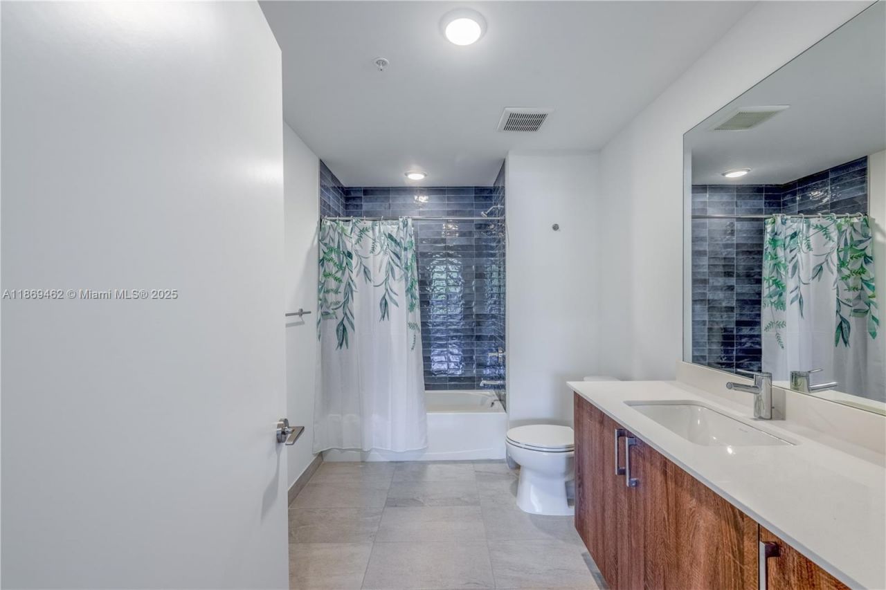 1080 NE 215th St, Unit 01-403, Unincorporated Dade County, FL 33179 Photo